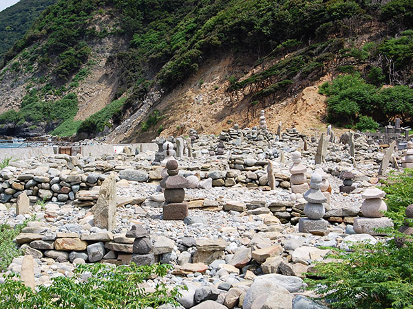 日島の曲古墓群
